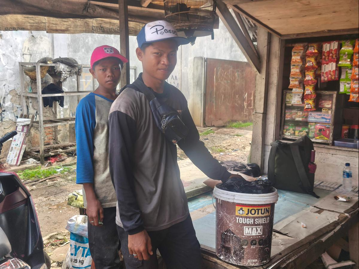 Kisah Rahmat Pemulung Muda Putus Sekolah Jualan Es di Gunungan Sampah Bantargebang buat Menyambung Hidup