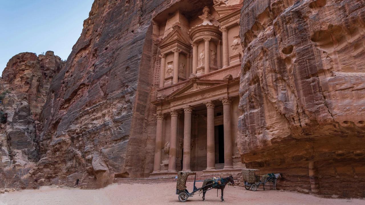 Mirip Kisah Indiana Jones, Arkeolog Temukan Makam Tersembunyi Berusia 2.000 Tahun di Petra