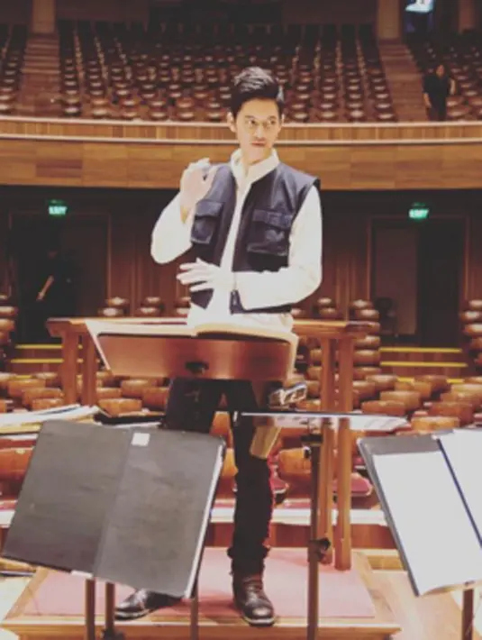 Ketampanan dan popularitas Tristan Juliano tak ada hentinya membuat kaum hawa banyak yang mengagguminya.  (viainstagram@tristanjulianos/Bintang.com)