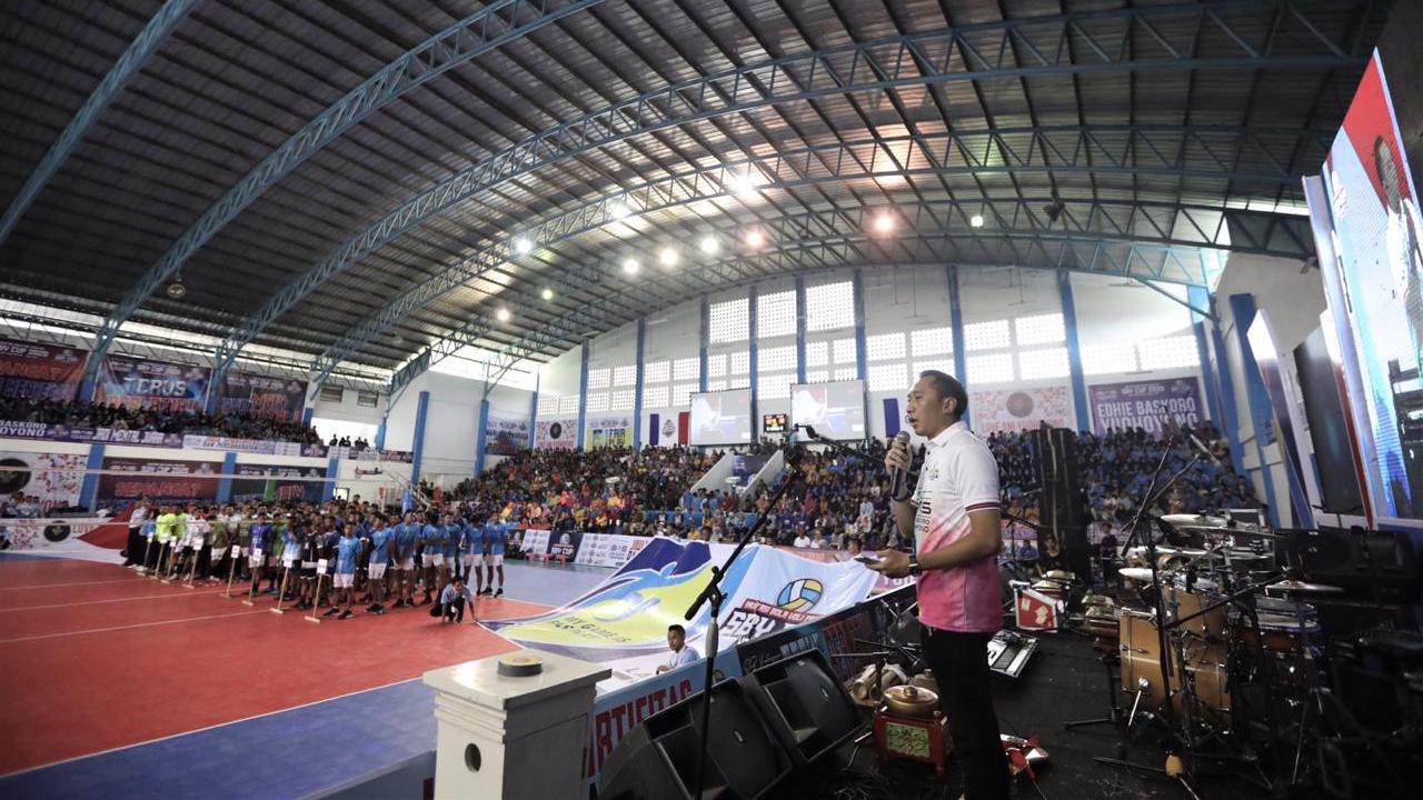 Ibas Ajak Group Band Jamrud Meriahkan Invitasi Bola Voli SBY Cup di Pacitan