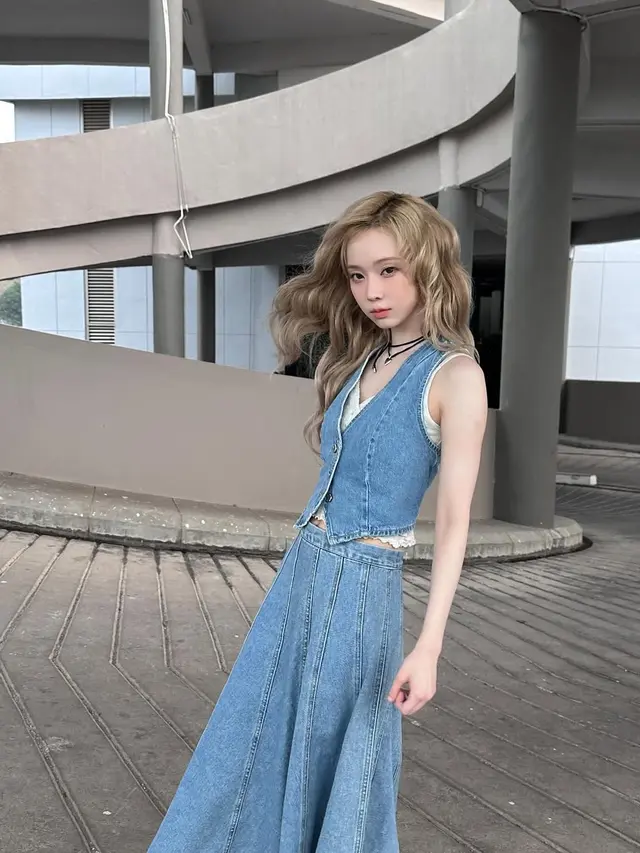 Mix and Match Denim ala aespa: Inspirasi Outfit Kekinian!