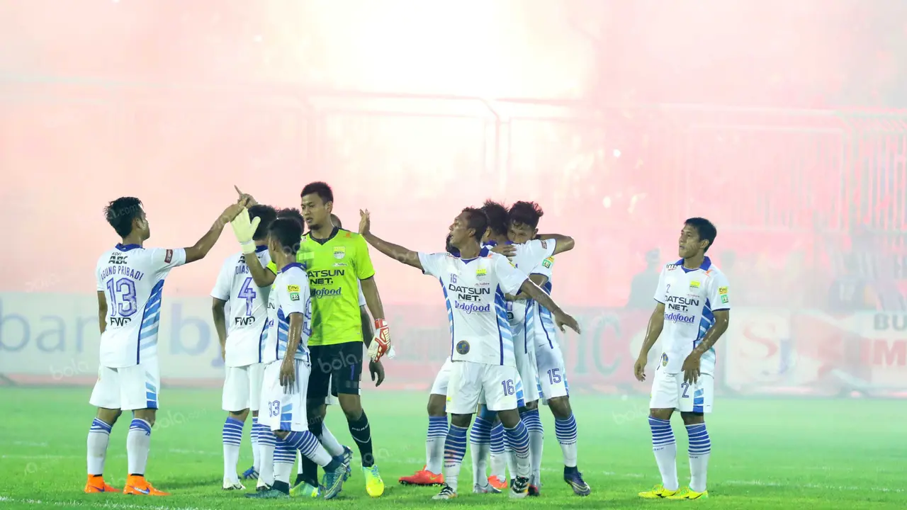Persib Bandung Pesta Gol dan Juara Turnamen Segi Tiga