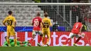 Darwin Nunez (kanan) yang menjadi eksekutor mampu menjalankan tugasnya dengan baik untuk membawa Benfica unggul 3-0. (AFP/Patricia De Melo Moreira)