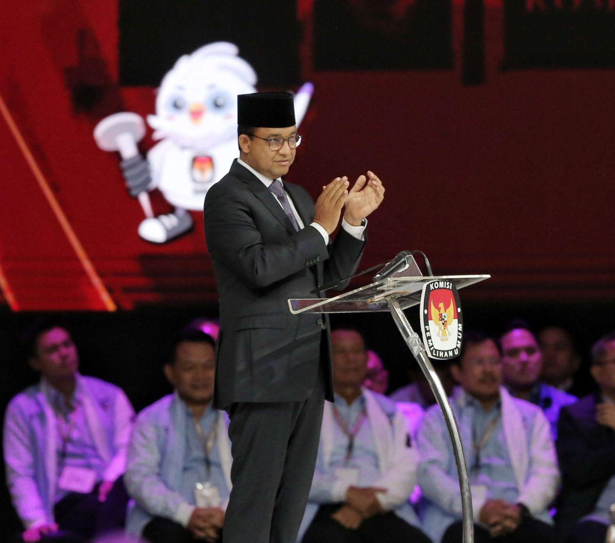 Capres nomor urut 1, Anies Baswedan dan capres nomor urut 3, Ganjar Pranowo kompak mengkritik penyaluran bantuan sosial (bansos). Kritikan keras tersebut disampaikan pada sesi tanya jawab Debat Kelima Calon Presiden Pemilu 2024 di JCC Senayan, Jakarta, Mi
