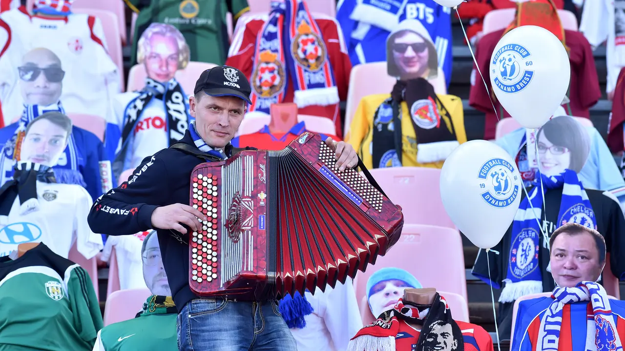 Maneken Jadi Penonton Liga Belarusia dalam Pandemi Corona