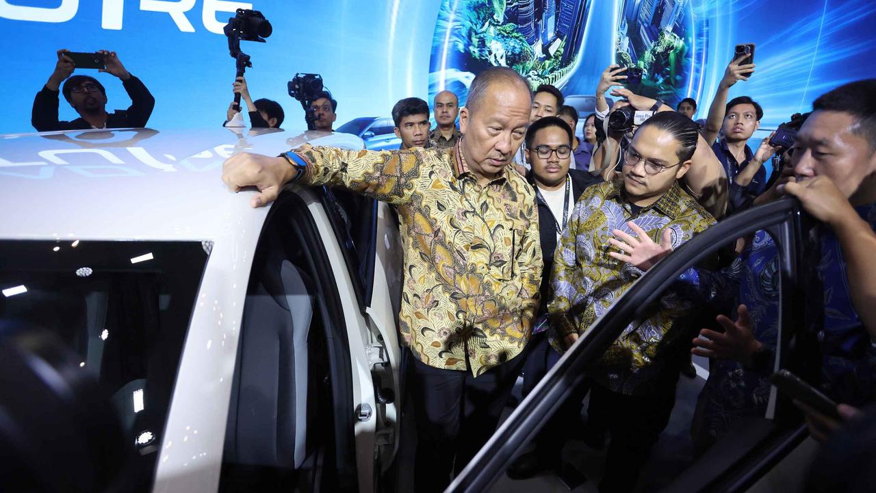 FOTO: Menteri Perindustrian Buka GIIAS 2025, 43 Merek Otomotif Ramaikan Pameran di ICE BSD