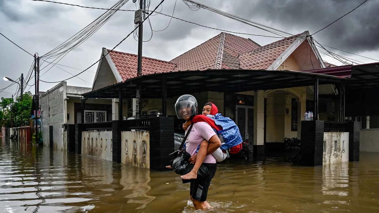 FOTO: Siklon Tropis Senyar Picu Hujan Ekstrem, Sejumlah Wilayah Aceh Mulai Terendam Banjir