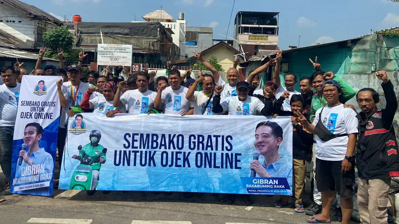 Relawan Mas Gibran menandai akhir Juni 2024 denngan aktivitas membagikan makanan bergizi dan paket sembako untuk ratusan pengemudi ojek online (ojol) di Jakarta.