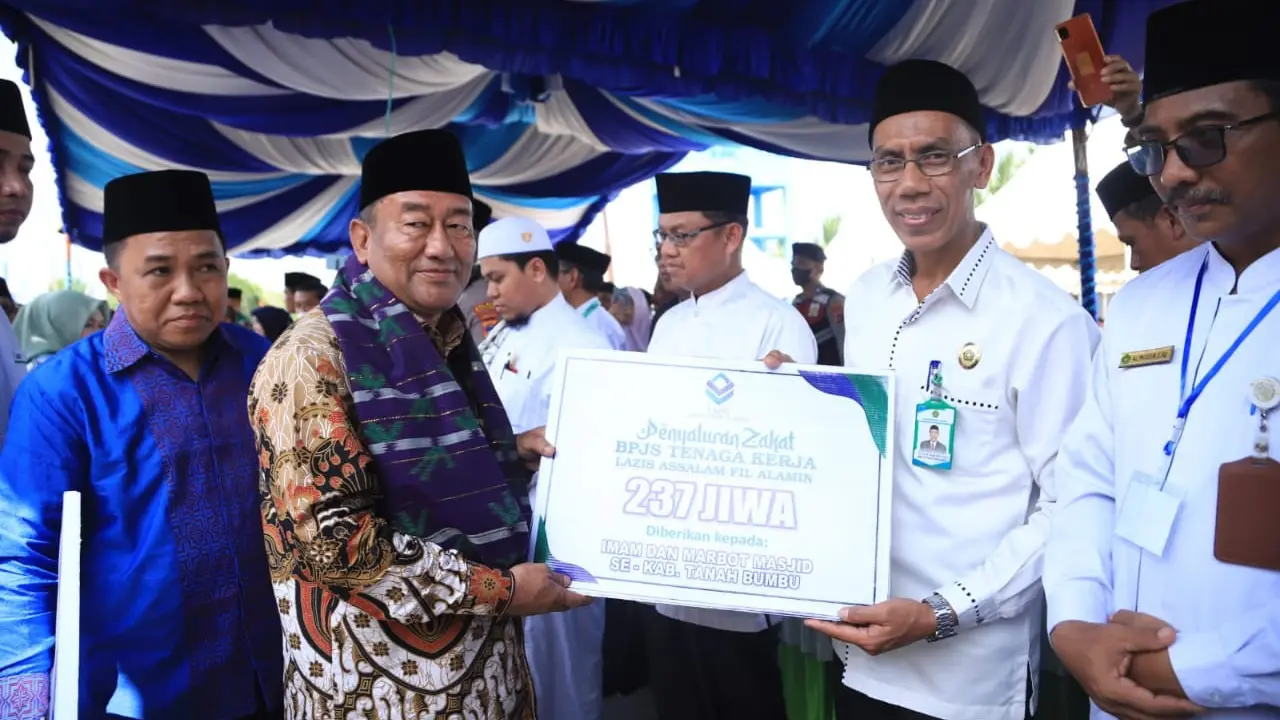 Program Kampung Zakat sebagai cara kebangkitan dan ketahanan ekonomi umat, memanfaatkan potensi penerimaan zakat ditanah air yang saat ini merangkak naik hingga menyentuh angka Rp. 23 Trilyun.