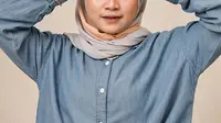 13 Inspirasi Denim Outfit Jeans untuk Hijabers, Tampil Stylish dan Syar'i