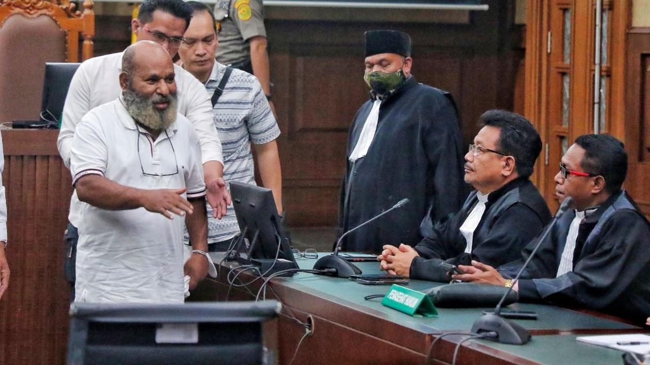 Dalam pleidoi, Lukas Enembe menuding KPK hanya mencari-cari kesalahannya dan tidak bisa membuktikan dugaan suap dan gratifikasi sebagaimana dakwaan yang menjeratnya.<br>