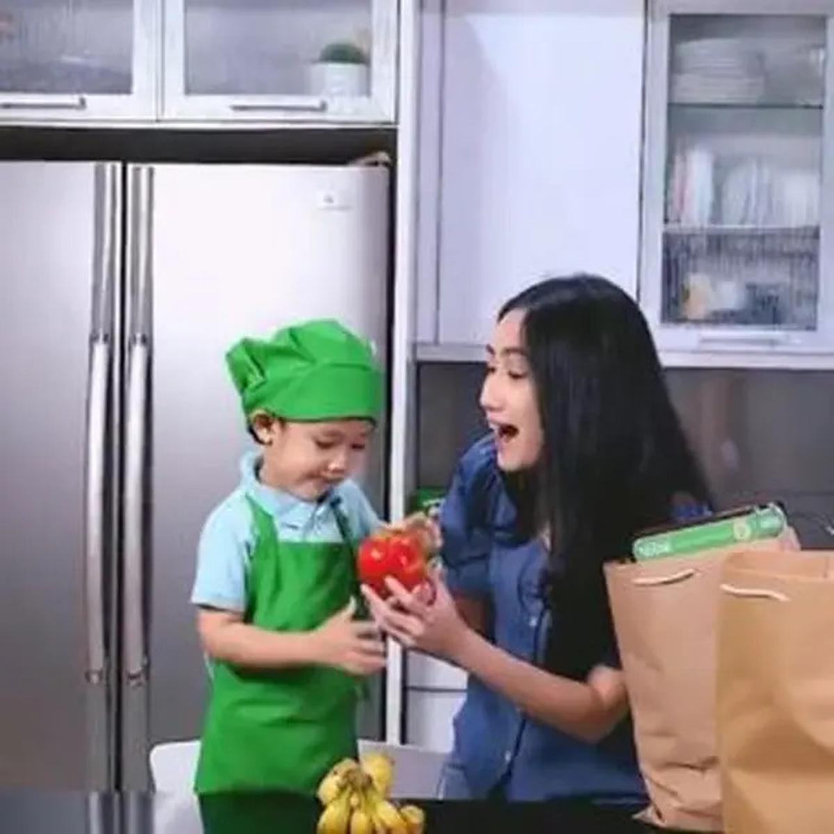 Dapur Mewah Serba Silver di Rumah Tamara Tyasmara, Modelnya Modern Bak Restoran yang Elegan