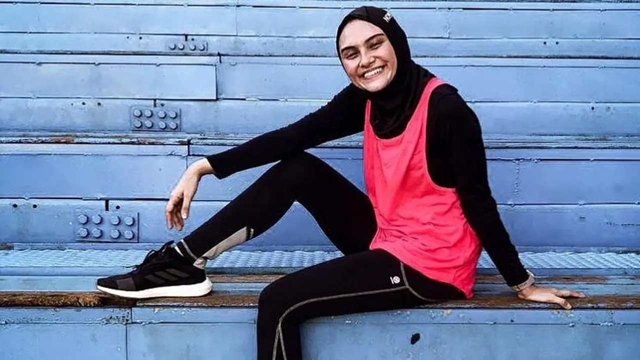 Tetap Aktif, Ini 5 Potret Zee Zee Shahab saat Olahraga di Rumah