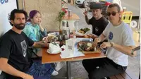 Bersantap di Restoran di Los Angeles, Yellow Claw Pilih Nasi Padang dan Mi Goreng. (dok.Instagram @yellowclaw/https://www.instagram.com/p/CS8Mq5joxd-/Henry)