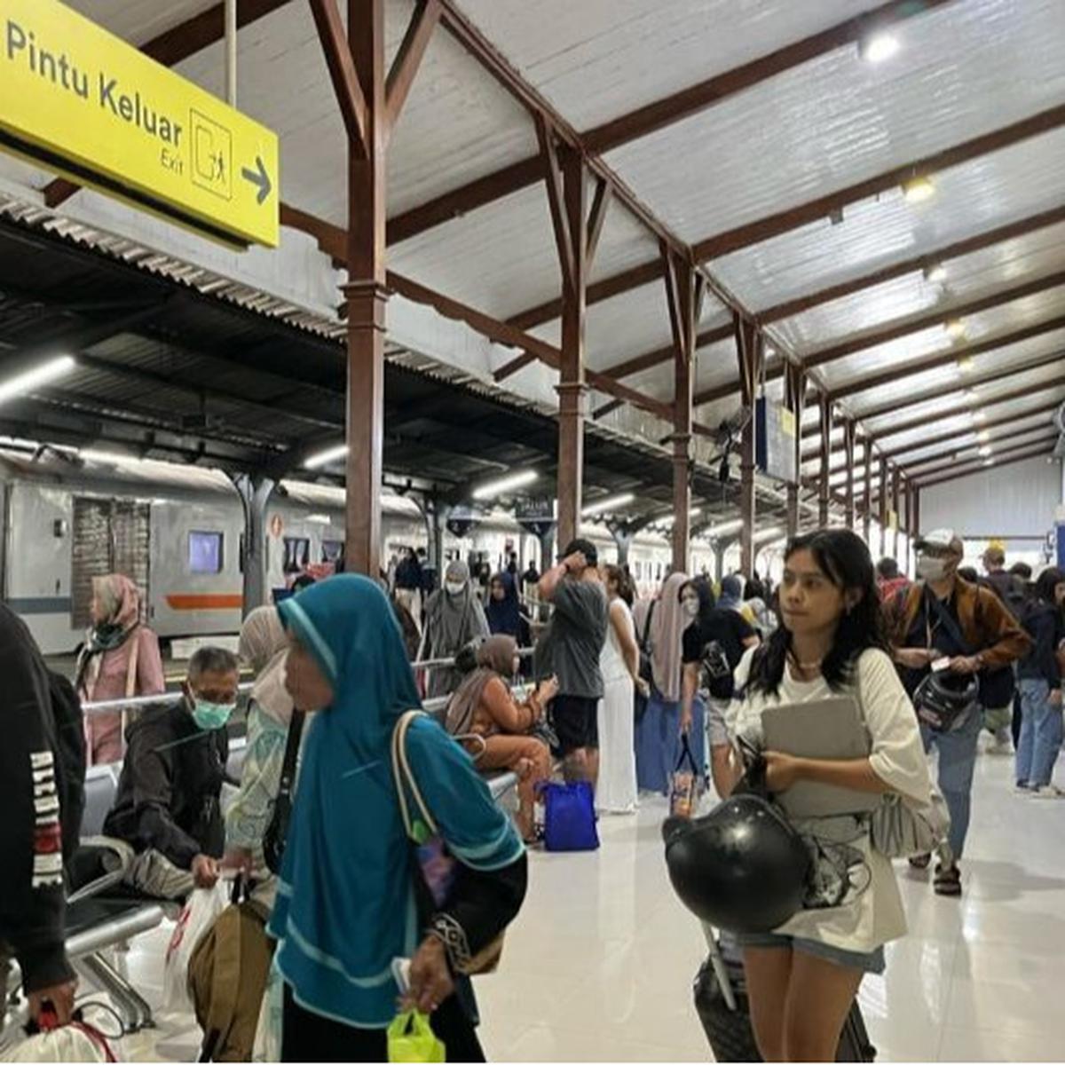 Mudik Lebaran 2025: Stasiun Daop 9 Jember Dipadati Pemudik