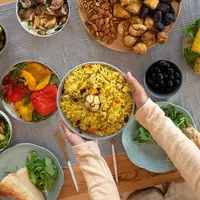 Ilustrasi menu sahur, buka puasa. (Image by freepik)