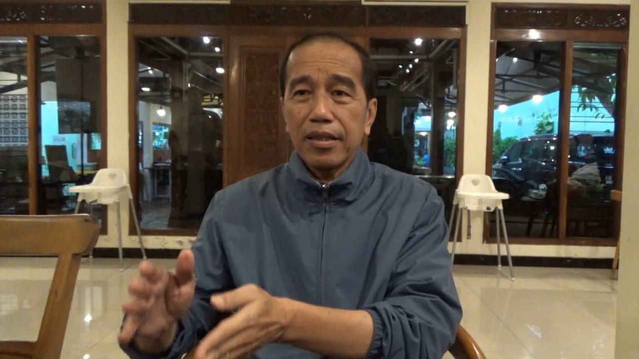 VIDEO: Melihat Keakraban Jokowi & Teman Kuliah UGM Saat 2022 "Kita Wisuda Sama-Sama"