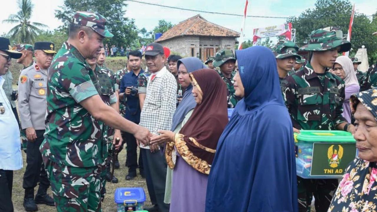 FOTO: Kasad Maruli Tutup TMMD ke-125 di Cilegon