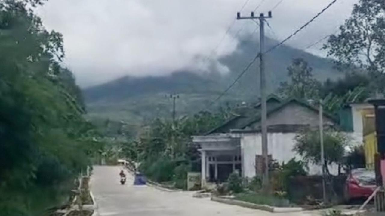 Alasannya Mulia, Ini Kisah Penjual Bakso Perbaiki Jalan Kampung Halaman Pakai Uang Pribadi hingga Miliaran