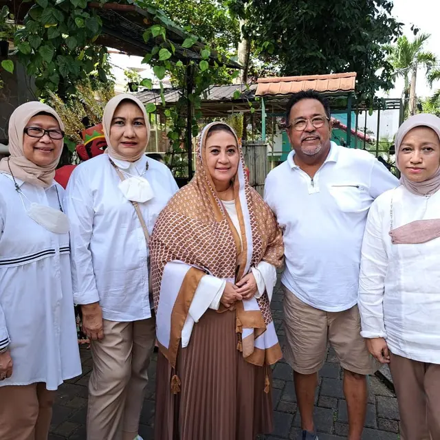 [Fimela] Rano Karno dan Yessy Gusman