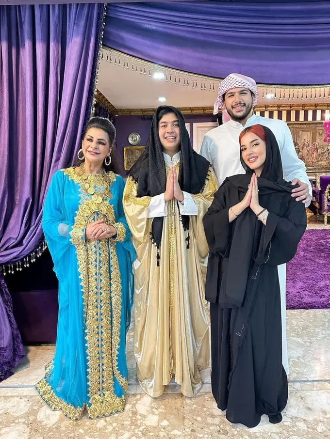 Jeome Polin cosplay jadi raja Arab saat bermain di rumah mama Ala