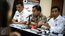 Menkopolhukam Wiranto memberikan penjelasan dalam Konferensi pers Saber Pungli di Media Center Kemenkopolhukam, Jakarta, Kamis (24/11). Wiranto menegaskan, pemerintah sangat serius menangani pemberantasan pungli. (Liputan6.com/Faizal Fanani)