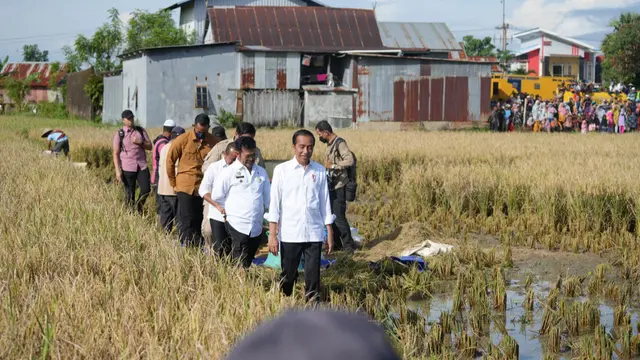 Jokowi.