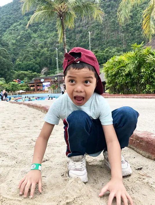 Bahkan subscriber dari akun YouTube Qahtan sendiri sudah mencapai sekitar 2,3 juta. Ia juga rutin mengunggah video keseharian dia saat bersama keluarganya. (Liputan6.com/IG/qahtanhalilintar)