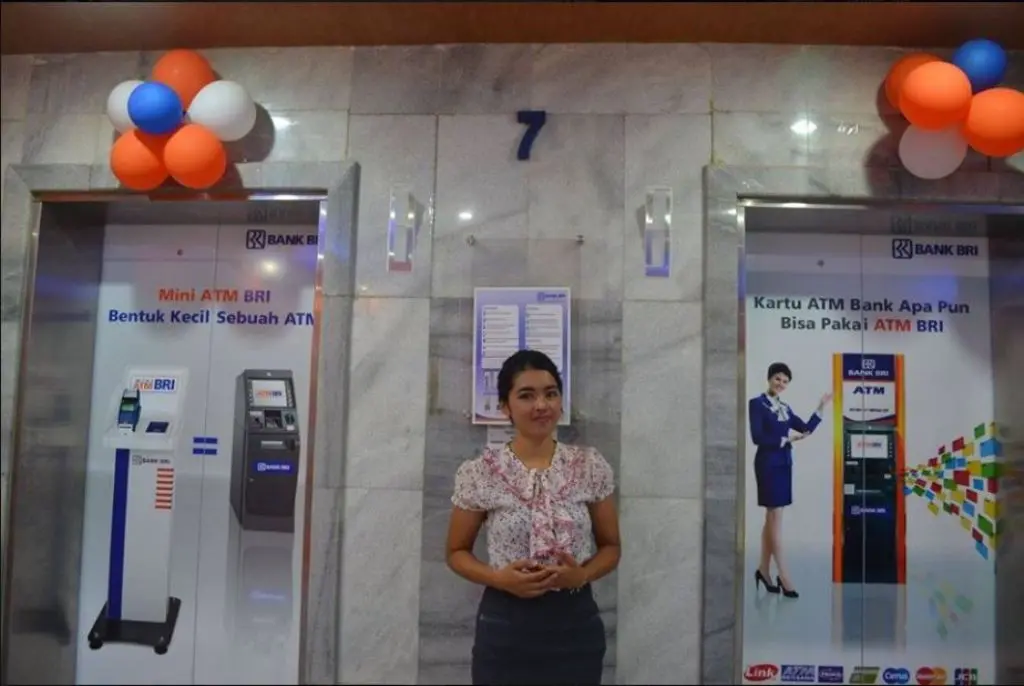 Brenda sempat bekerja sebegai kuli bangunan. | Sumber Foto: facebook.com/brenda.salea