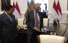 Momen Bill Gates Main dengan Bobby Kucing Kesayangan Prabowo, Beri Hadiah sebagai Tanda Perkenalan