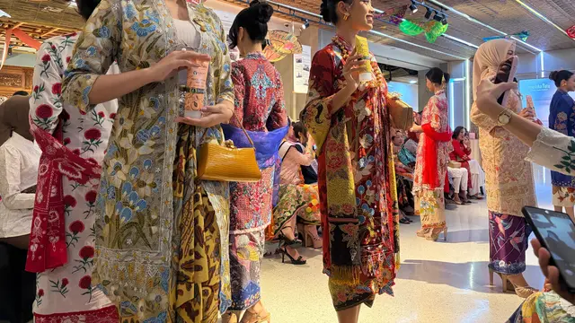 Berseminya Hari Kebaya Nasional 2026 dengan Kebaya Floral dari Batik Chic dan Roemah Kebaya Vielga