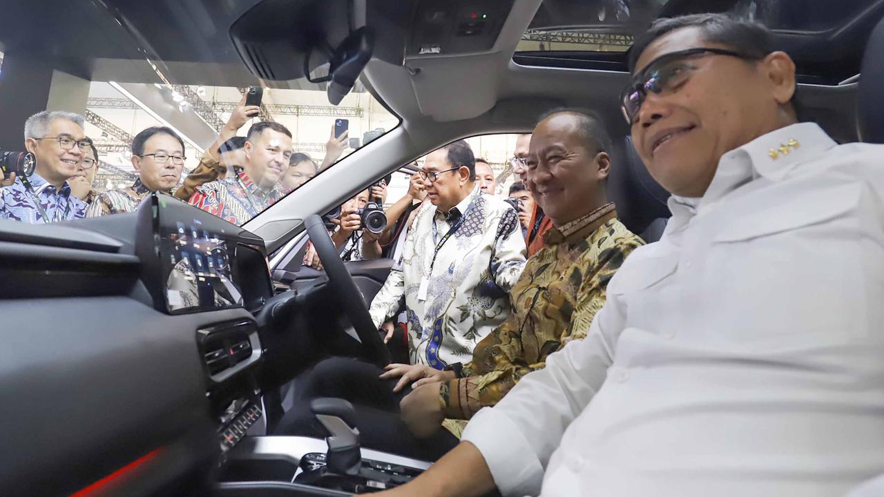 FOTO: Menteri Perindustrian Buka GIIAS 2025, 43 Merek Otomotif Ramaikan Pameran di ICE BSD