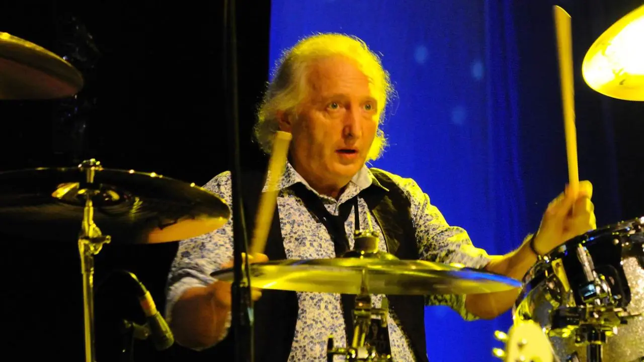 Drummer Band Idola David Bowie Meninggal Dunia