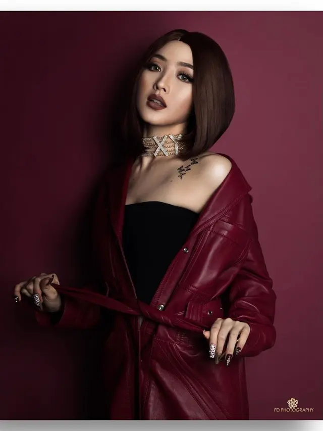5 Gaya Pemotretan Natasha Wilona Bertema 'Mysti Red', Bikin Pangling