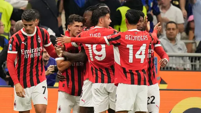 Selebrasi Christian Pulisic dkk. dalam laga Serie A antara Inter Milan vs AC Milan, Senin (23/9/2024). (c) AP Photo/Luca Bruno