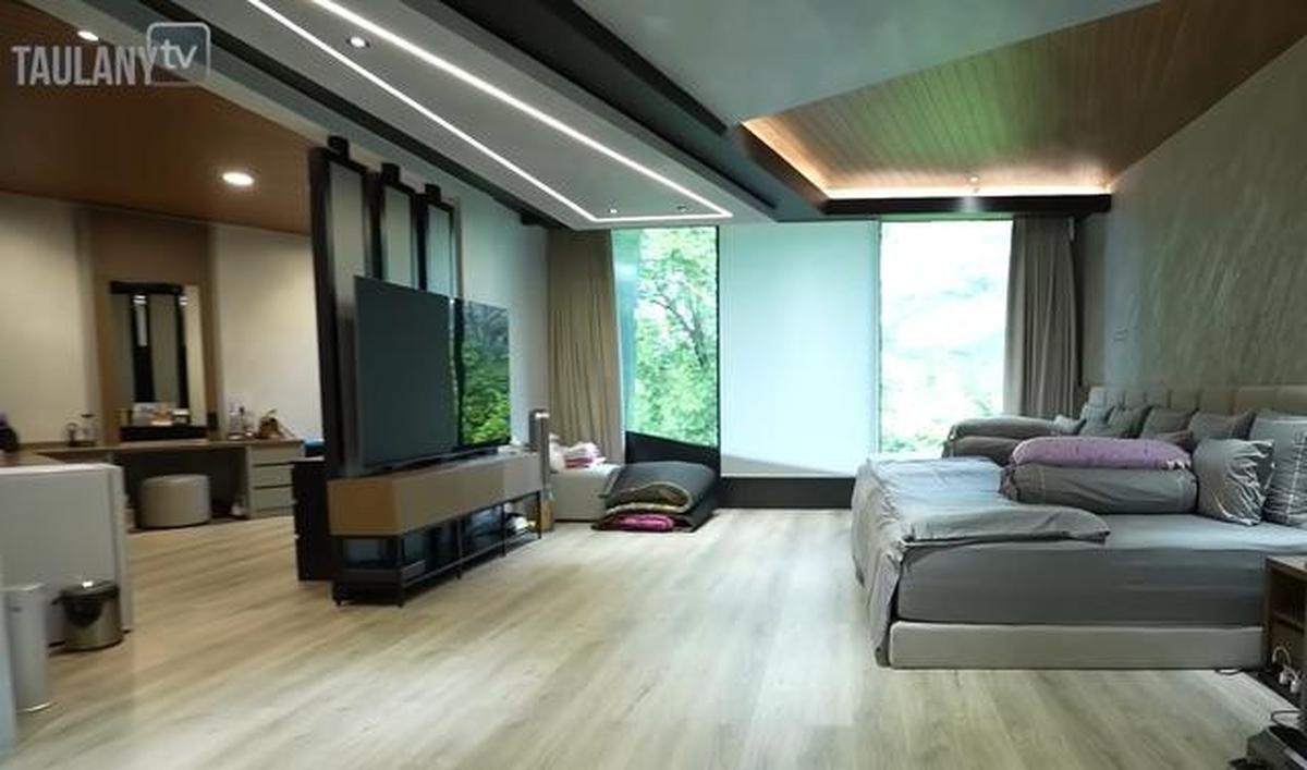 8 Potret Kamar Aurel Hermansyah dan Atta Halilintar, Gaya Minimalis Modern yang Bikin Betah