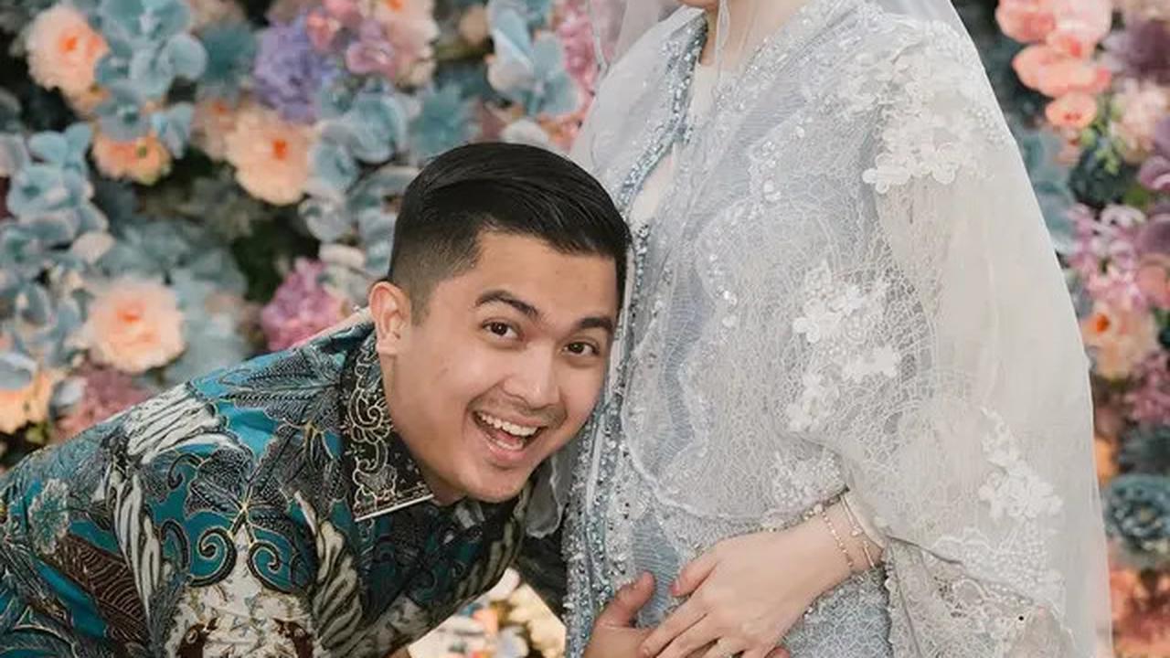 7 Potret Tasyakuran Kehamilan Sarah Gibson, Sempat Dua Kali Keguguran