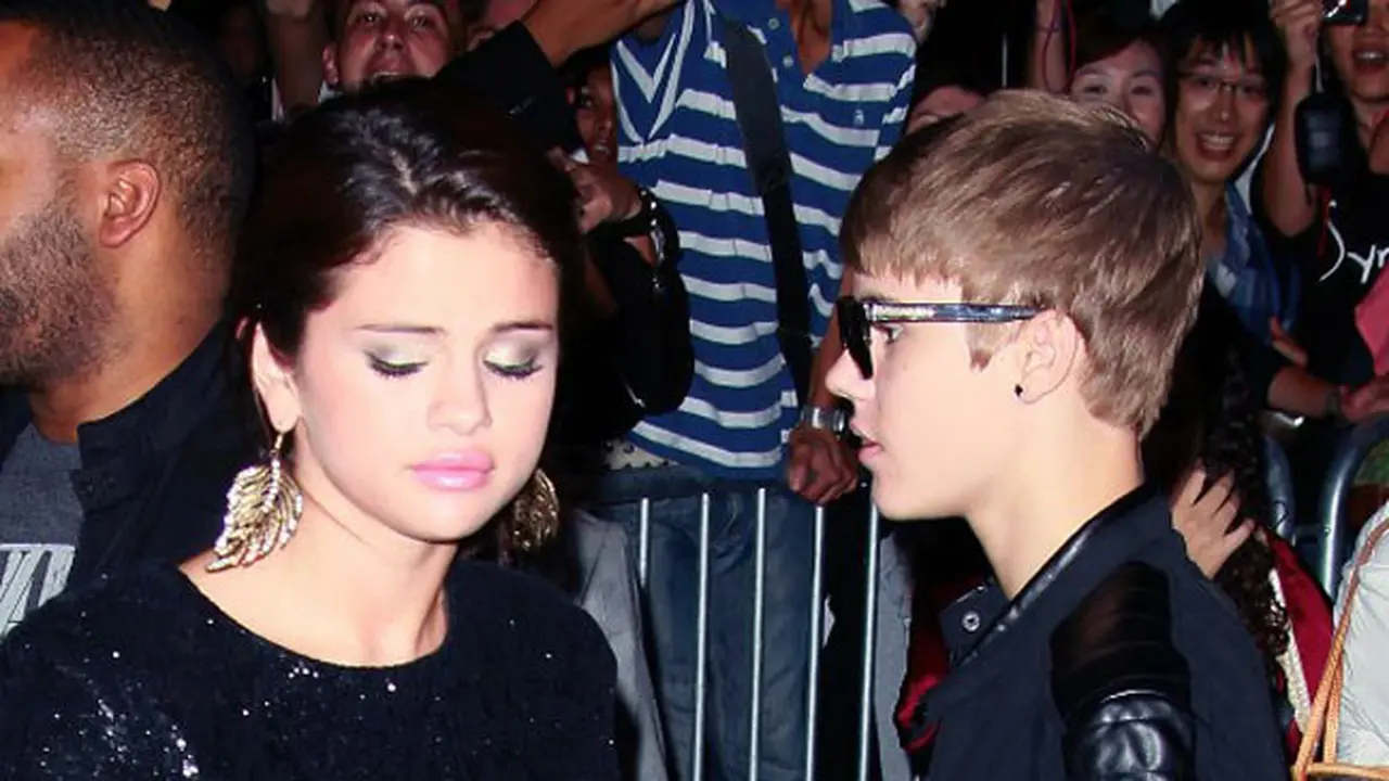 [Bintang] Pergi Bareng Justin Bieber, Selena Gomez dan The Weeknd Putus