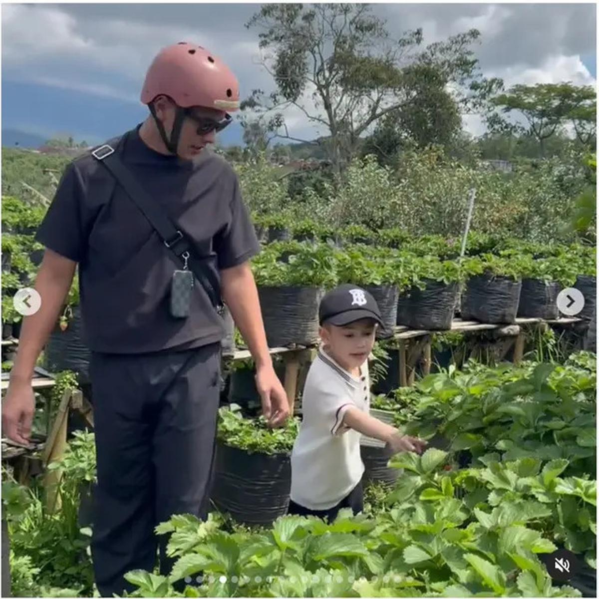 6 Potret Liburan Ussy dan Andhika di Kota Batu, Seru Naik ATV Bareng Anak