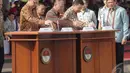 Sejumlah menteri hadir di upacara peringatan Hari Bela Negara di Lapangan Silang Monas, Jakarta  (19/12/2014). (Liputan6.com/Faizal Fanani)