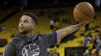 Guard Golden State Warriors, Stephen Curry, mengaku tidak masalah mendapat bayaran kecil di NBA. (AP Photo/Marcio Jose Sanchez)