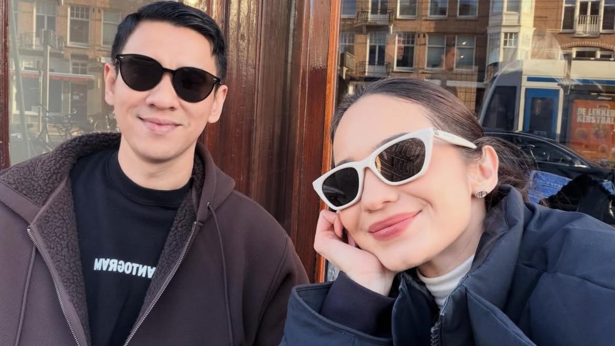 Gaya European Enzy Storia Liburan Musim Dingin ke Amsterdam Bersama Suami