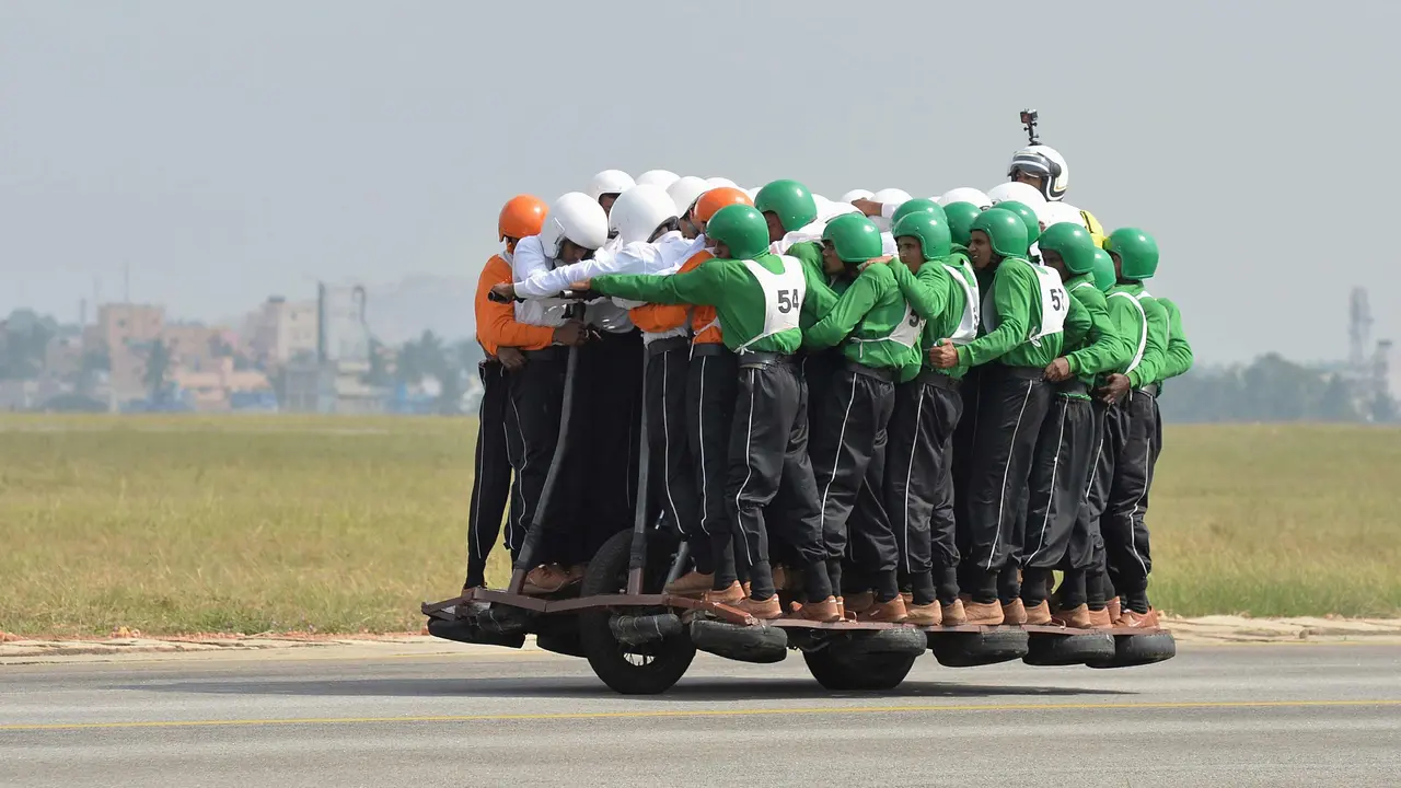 Satu Motor Ditumpangi 85 Orang