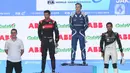 Dann pembalap tim Jaguar TCS Racing Mitch Evans (45 menit 15,763 detik). (Liputan6.com/Herman Zakharia)