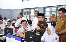 Wamendikdasmen Pastikan Kelancaran TKA di Bandung: Ratusan Siswa Jalani Tes Serentak dengan Jujur dan Gembira