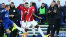 Gaya pelatih Manchester United, Jose Mourinho memberikan instruksi saat timnya melawaan Leicester City pada lanjutan Premier League pekan ke-24 di King Power Stadium, Leicester, (5/2/2017).  MU menang 3-0. (EPA/Tim Keeton)