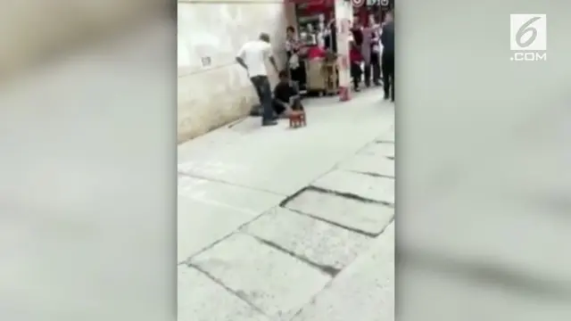 VIDEO: Aniaya Tunawisma, Pria Ini Dapat Ganjarannya