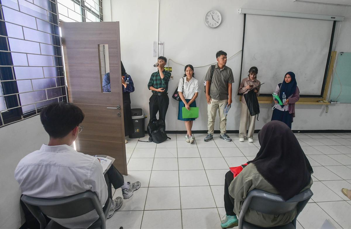 FOTO: Antusias Peserta Ikuti UTBK SNBT 2026 di Kampus UPN Veteran Jakarta