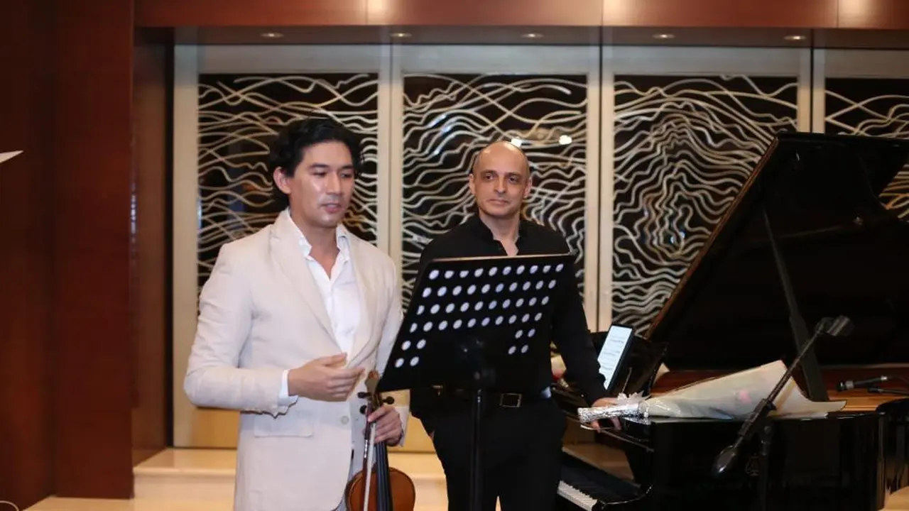 Iskandar Widjaja dan Ivan Yanakov