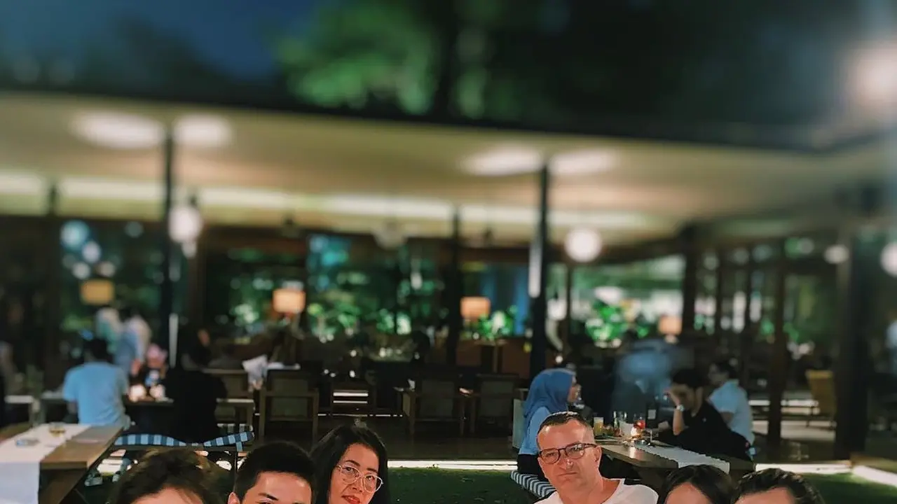 6 Momen Makan Malam Keluarga Bryan Domani, Mawar de Jongh Jadi Sorotan